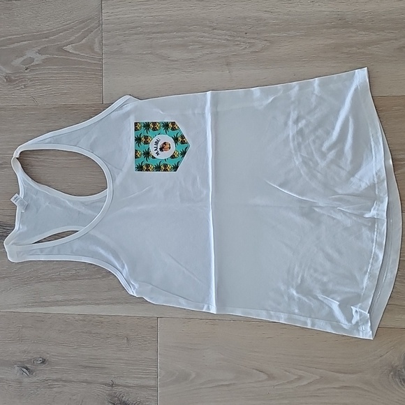 NWOT Malibu Coconut Rum Pineapple Pocket Tank Top - Picture 1 of 5